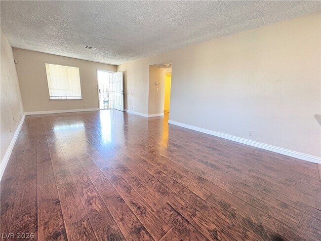 Building Photo - 4689 W Sand Creek Ave