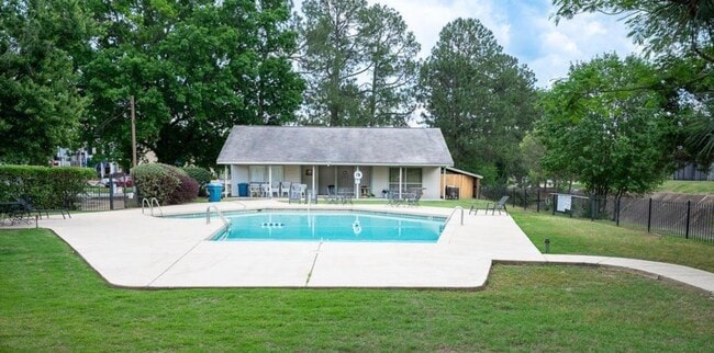 Building Photo - 10 Hampshire Cir