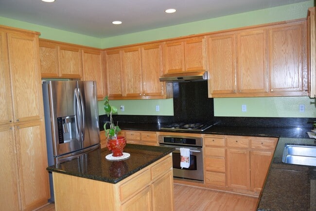 Building Photo - Beautiful 4-Bedroom Home for Lease in Trac...