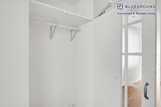 Building Photo - 227 E Walton Pl