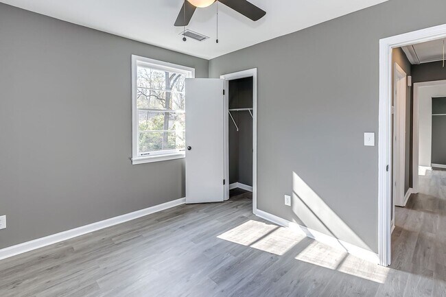 Building Photo - 4 Bedroom Glencliff Home With Garage