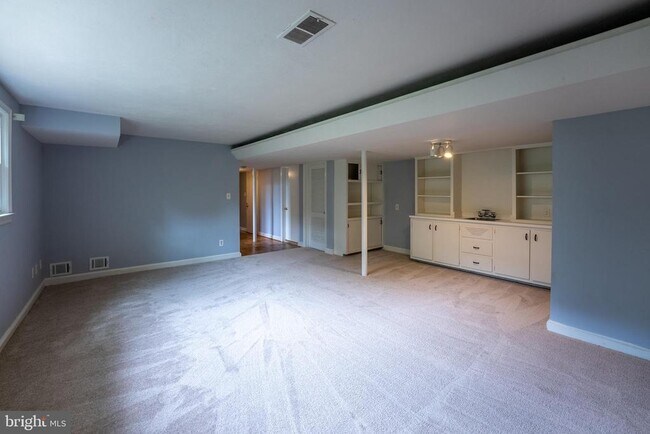 Building Photo - 6438 Woodville Dr