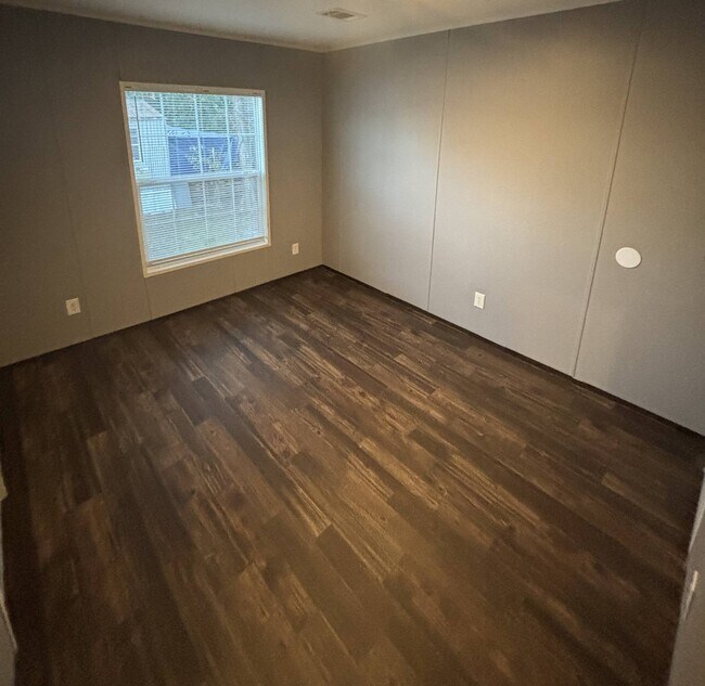 Building Photo - 3150 Plateau Dr