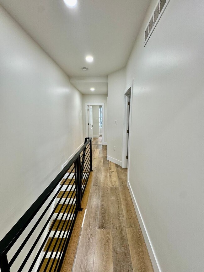 Building Photo - Recently Renovated Home in One of Philadel...