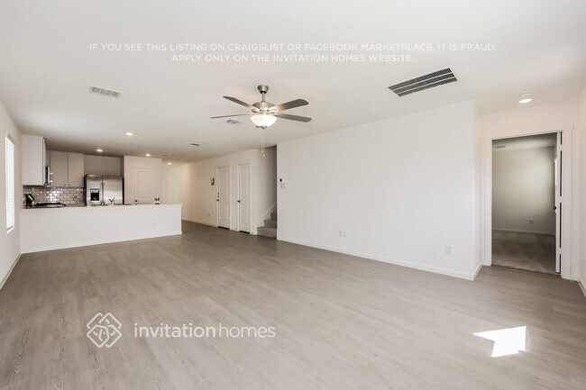 Building Photo - 2404 Fleming Dr