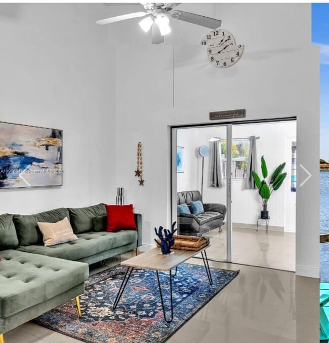 Building Photo - 5721 SW 24th Ave