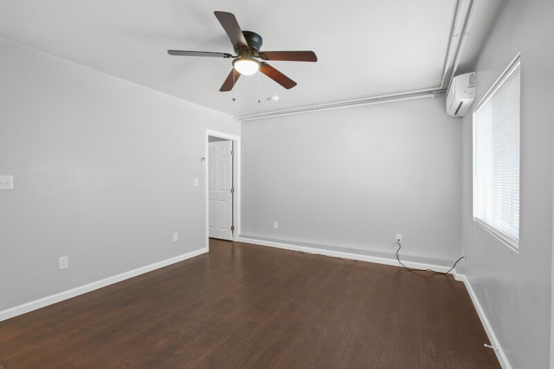 Building Photo - 5945 Gaviota Ave