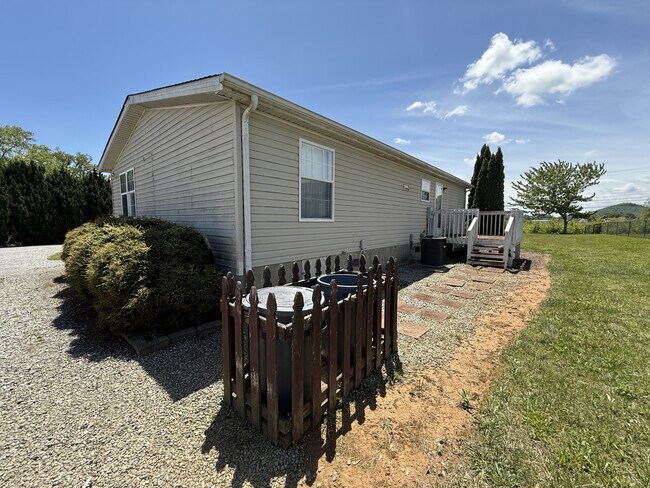 Building Photo - 269 Gilliam Mountain Rd