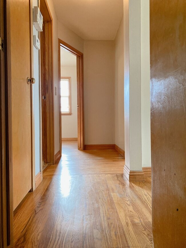 Building Photo - Beautiful 3 bed 1 bath house, over sized driveway, garage and fenced in back yard $1795