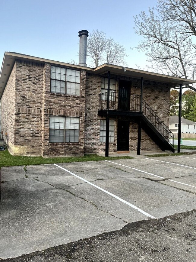 Building Photo - Apartment for lease