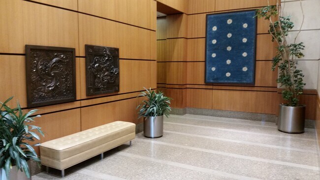 Building Photo - 400 N La Salle Dr