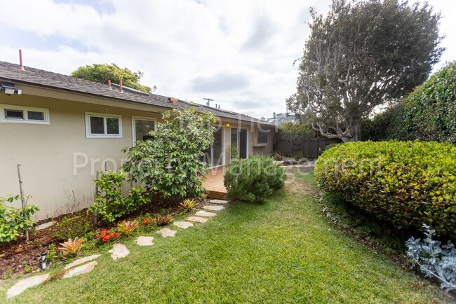 Building Photo - Charming Mid-Century Home | 4BR, 3BA | 2,424 Sq Ft | 8,400 Sq Ft Lot | Prime La Jolla Location**$...