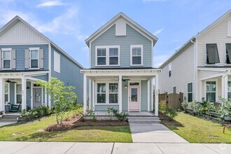 Building Photo - Beautifully Upgraded 3 Bedroom, 2.5 Bathro...