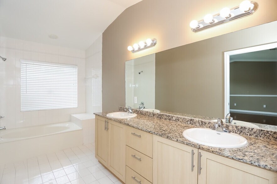 Building Photo - 16580 SW 145th Ct
