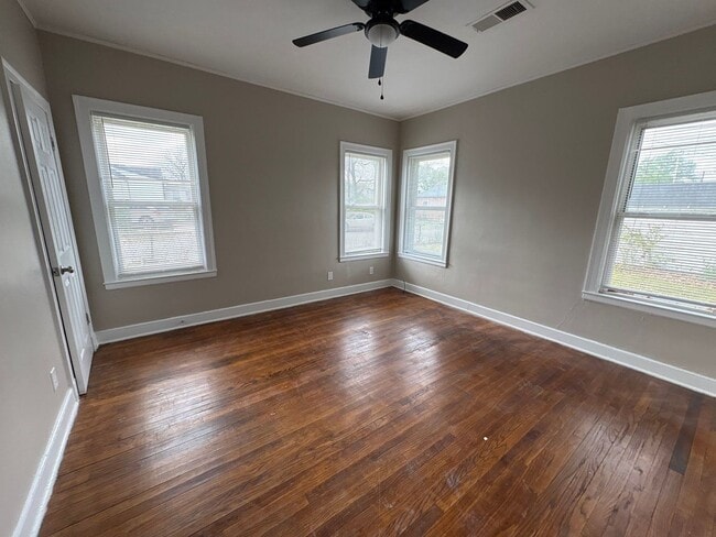Building Photo - Newly Renovated Home in Hyde Park - Open To Section 8