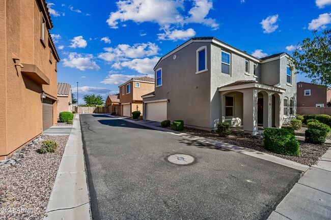 Building Photo - 2257 S Ponderosa Dr