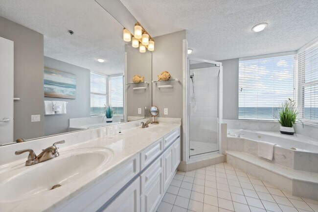 Building Photo - 13601 Perdido Key Dr