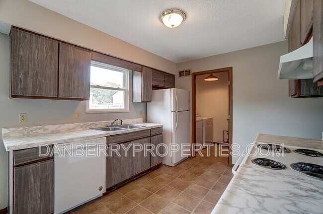 Building Photo - 3540 Willow Run Dr