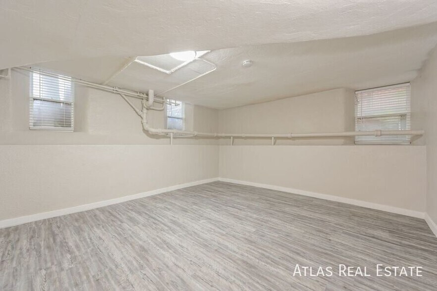 Building Photo - 1220 Corona St