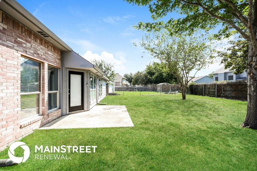 Building Photo - 328 Willow Creek Dr
