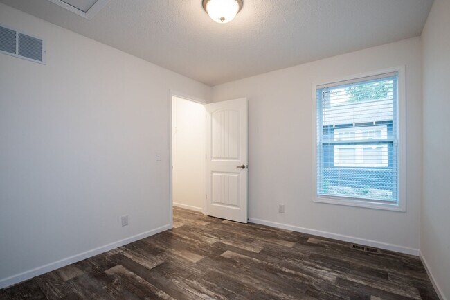 Building Photo - Charming 3-Bedroom Home with Spacious Yard in North Tulsa