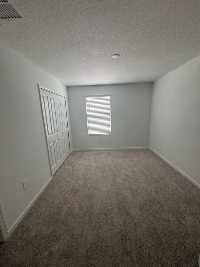 Building Photo - 4923 SW 81st Loop