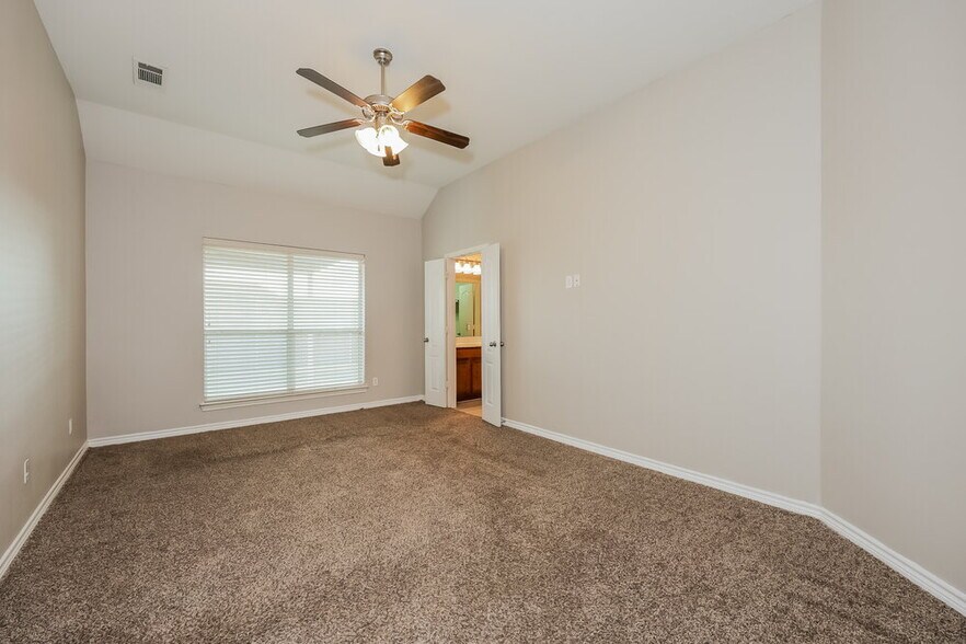 Building Photo - 1428 Park Crest Dr
