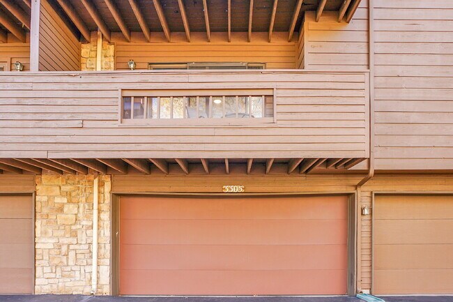 Building Photo - $1,695.00 - 2 Bedrooms, 2 Bathrooms, Apart...