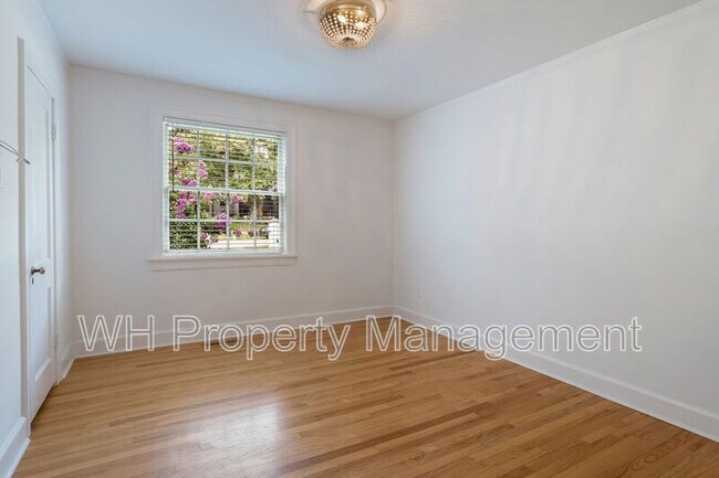 Building Photo - 541 Skyview Dr
