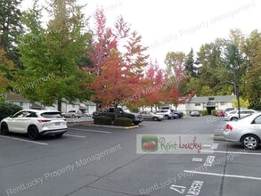 Building Photo - Cute & Updated 1-Bedroom Condo in Convenie...