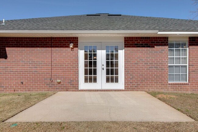 Building Photo - 5851 Chi Chi Cir