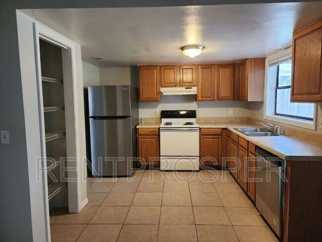 Building Photo - 3816 Sutters Mill Circle