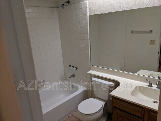 Building Photo - 819 N College Ave