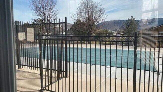 Building Photo - Inviting 3-Bed, 2-Bath Home in Gated Commu...