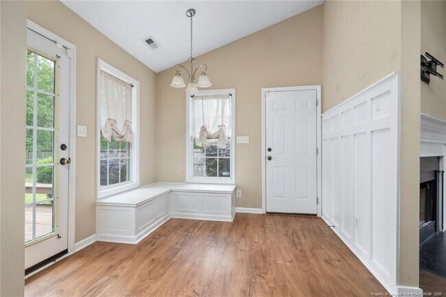 Building Photo - 465 Northwoods Dr