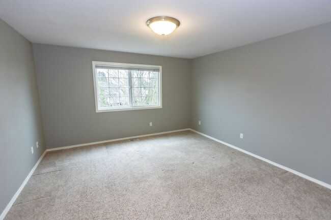 Building Photo - Beautiful 2 Bed 2.5 Bath Townhome in Kent