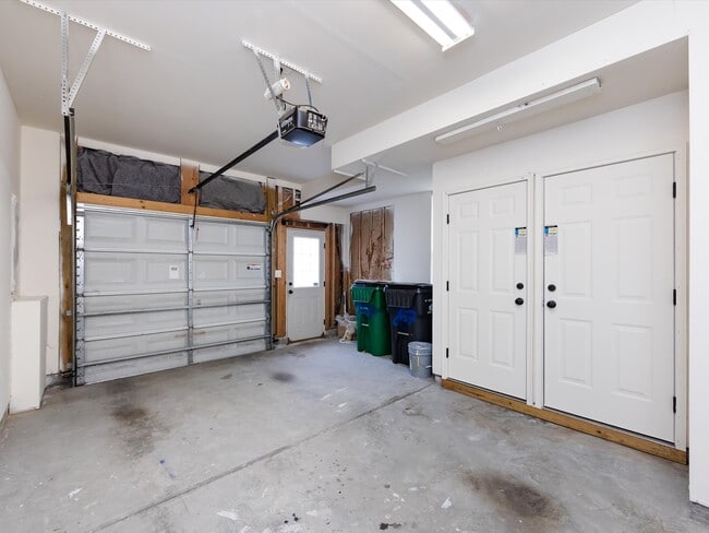 Building Photo - 257 N Irwin Ave