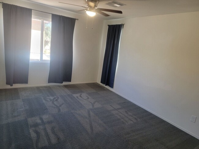 Building Photo - 2 story 4 bed 3 bath home with rooftop patio