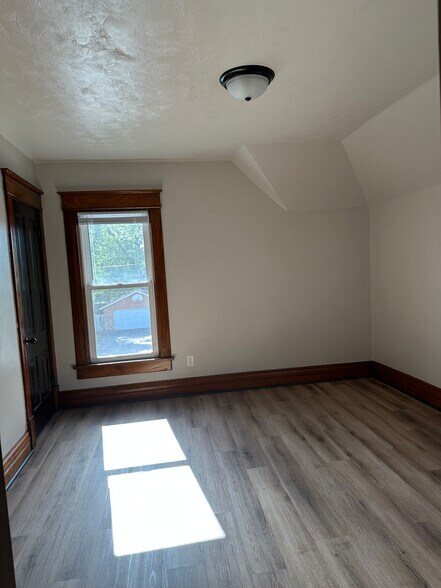 Building Photo - 408 N Main St
