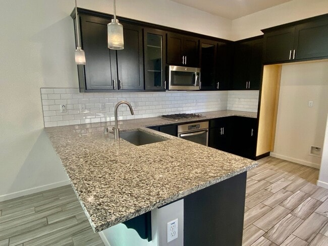 Building Photo - AVAILABLE BY 6/19/26. 4 BED, 2.5 BATHS, 1763 SQ FT STAINLESS STEEL APPLIANCES INCLUDED