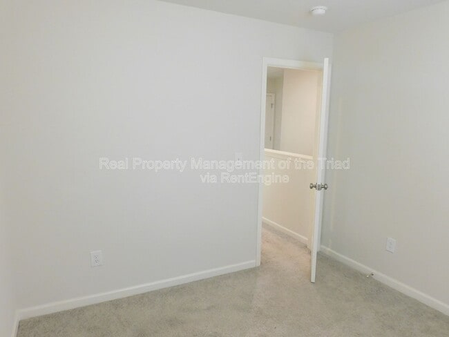 Building Photo - 604 Quail Ln