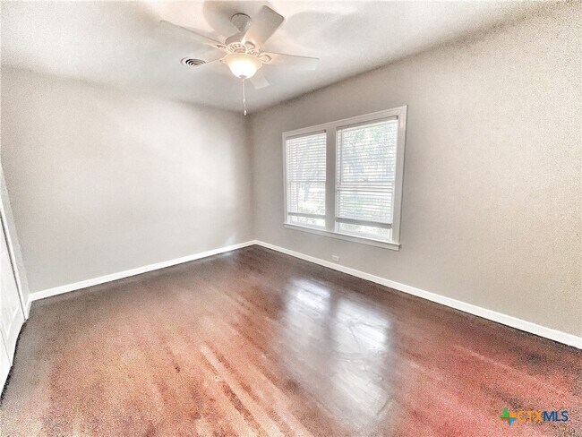 Building Photo - 127 Paloma Dr