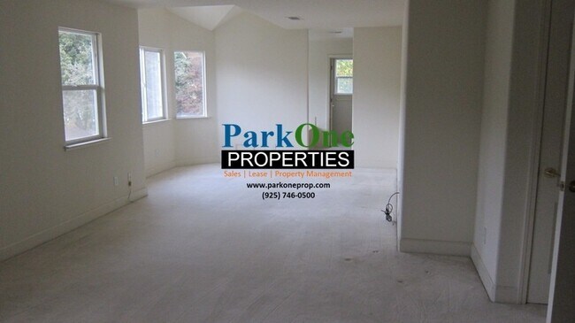 Building Photo - Large Danville Home with Pool