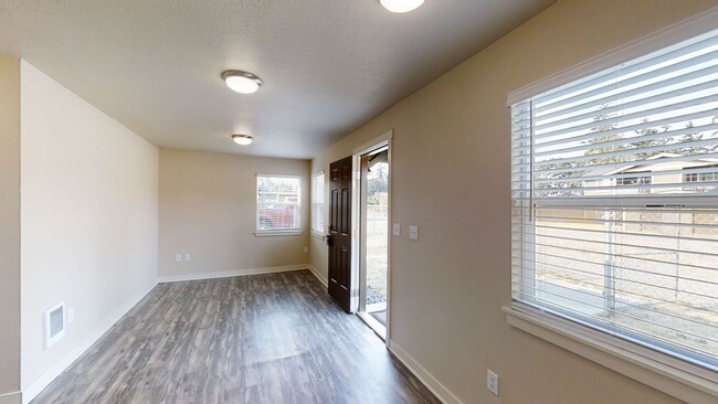 Building Photo - Updated One Bedroom Home For Rent- Fenced ...