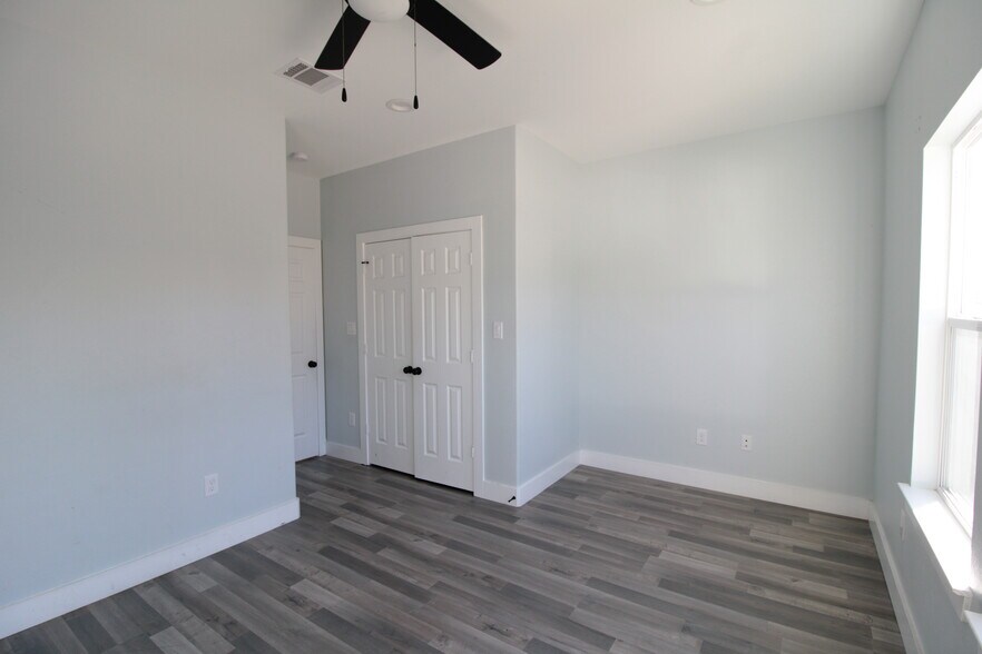 Building Photo - 7502 Sandle St