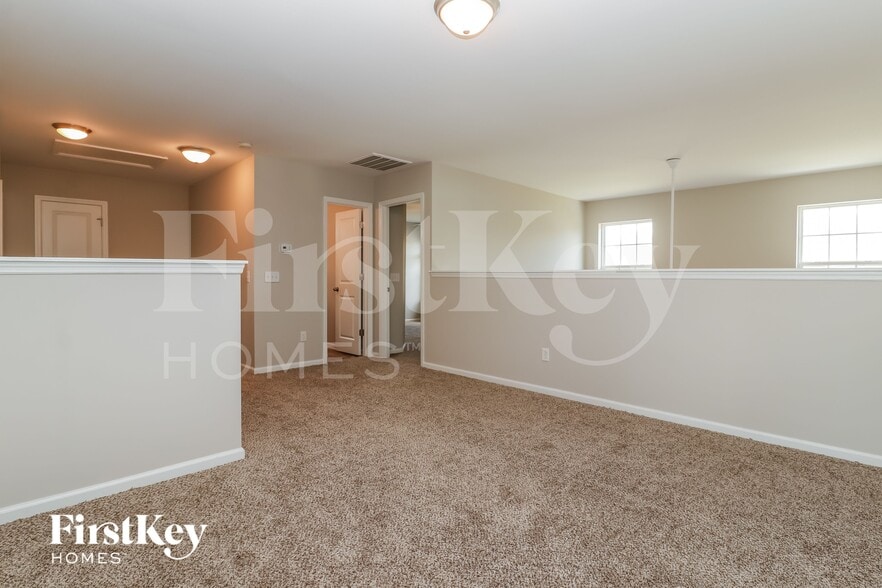 Building Photo - 223 Silk Oak Dr
