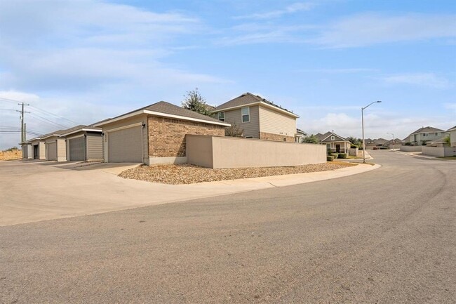 Building Photo - 18000 Malnati Dr