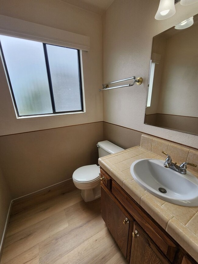 Building Photo - Tri-Level 2 Bed, 1.5 Condo in Oceano- Trash Included!