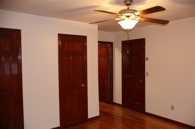 Building Photo - 17 Bronxville Ln