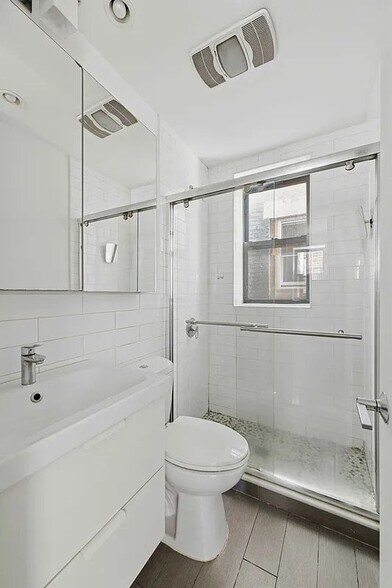 Building Photo - 411 E 118th St